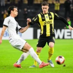 Peñarol vs Danubio en el Campeón del Siglo, disputa aérea y marcación cerrada.